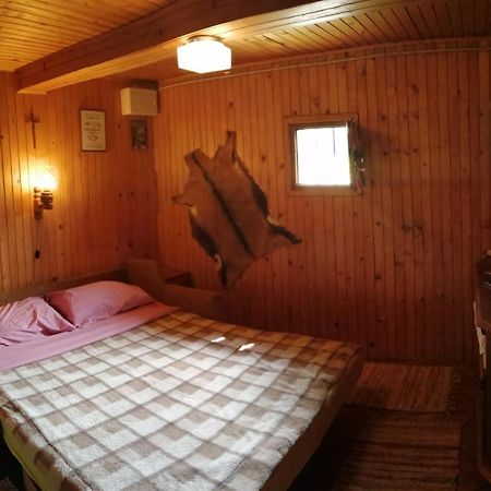 Robinzonski Smjestaj Tepes Tuheljske Toplice Exterior foto